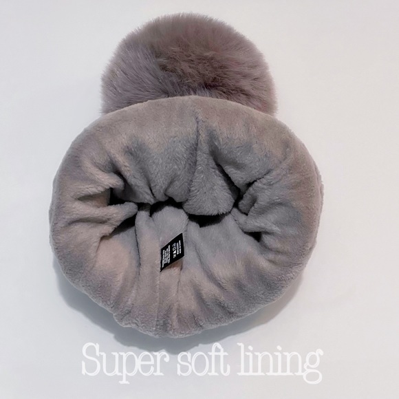 Cable Knit Pom Pom Beanie Hat - Picture 4 of 5